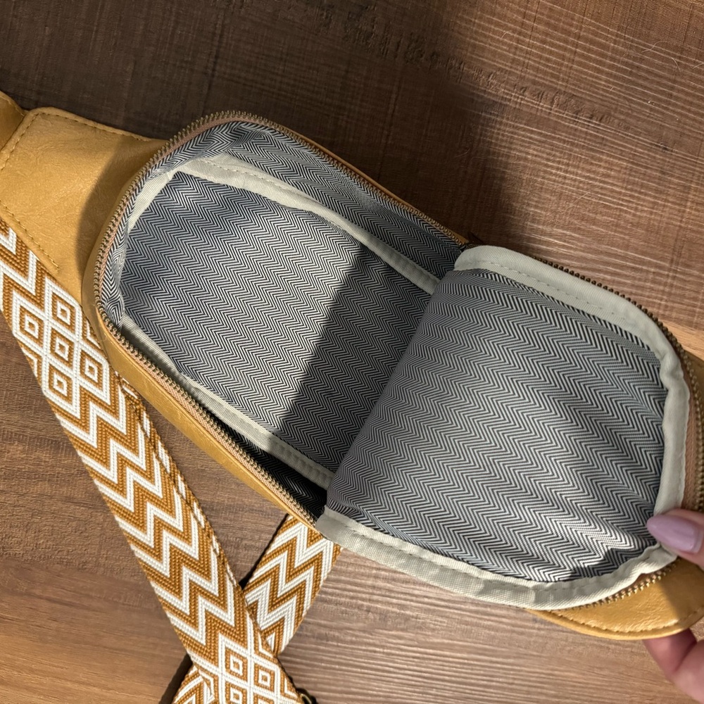NWOT sling purse. Mustard color great condition only used once